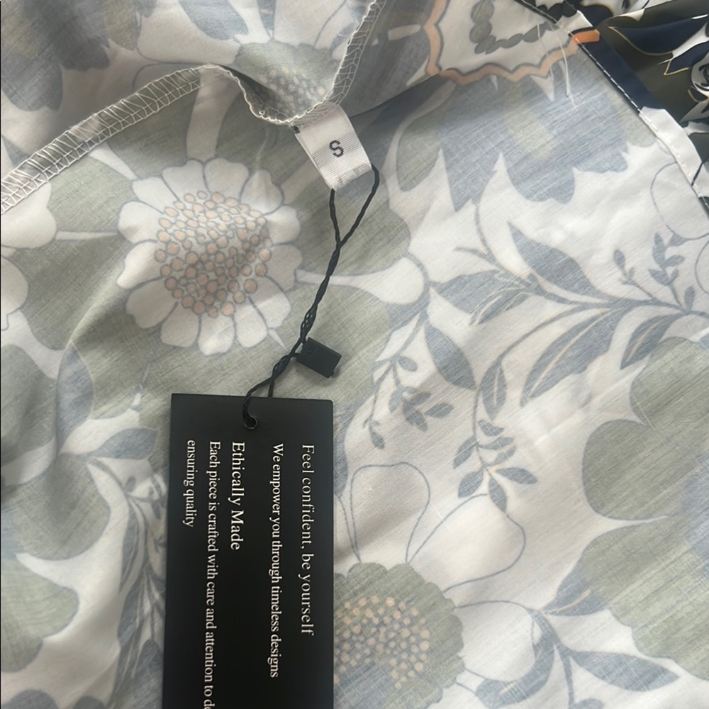 NWT- Ruffled Flutter Sleeve Mini Dress - Picture 6 of 6